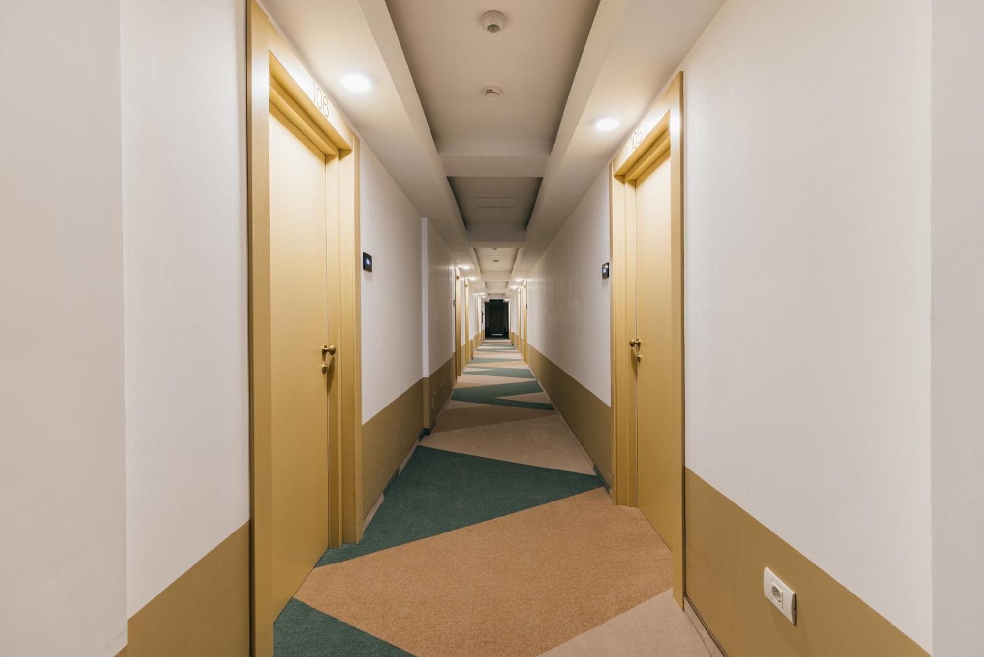 Hotel Agora Mures Marosvásárhely Kültér fotó